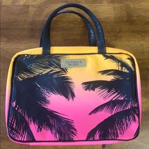 Like new VS travel organizer/cosmetic bag